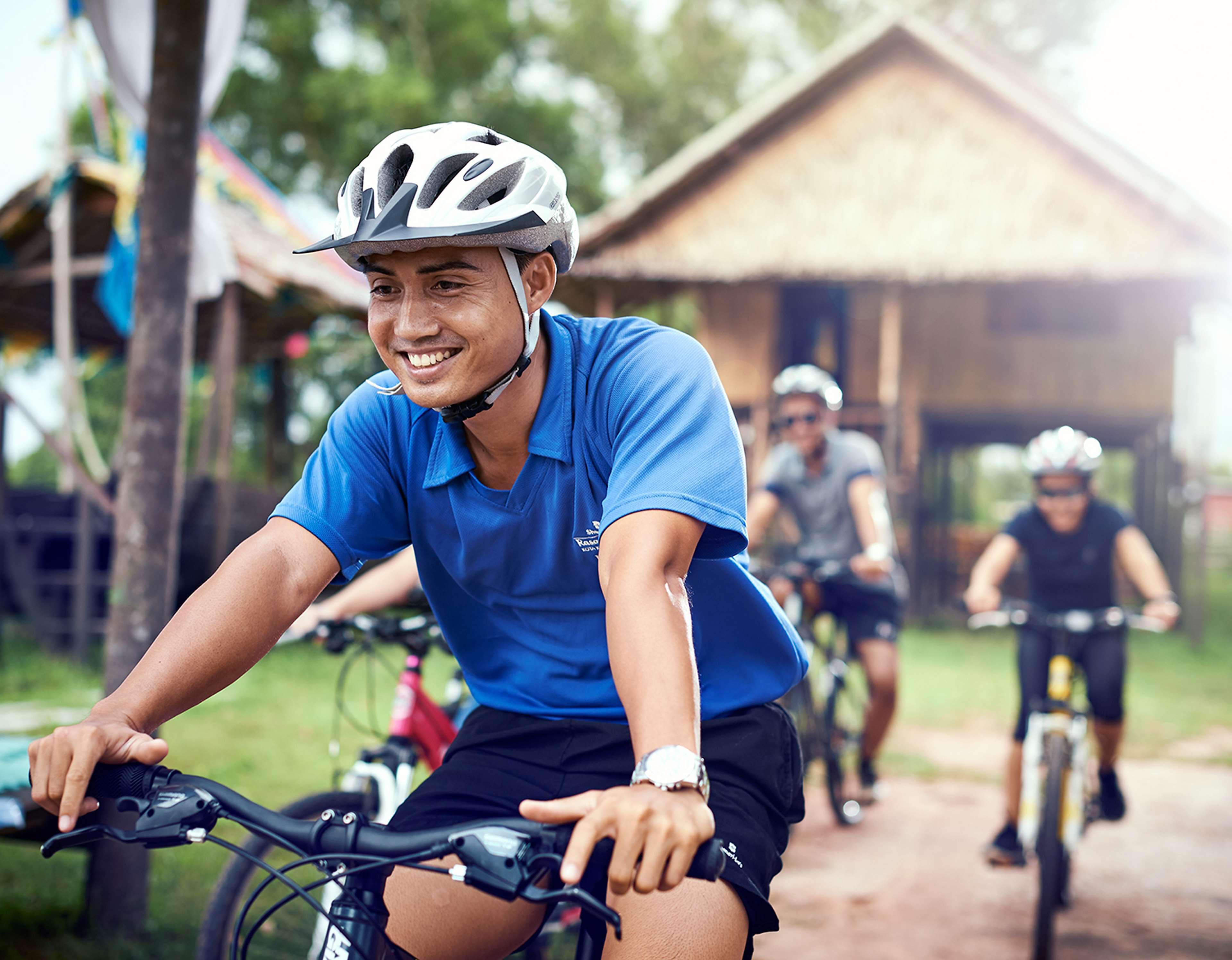 Shangri-La Rasa Ria, Kota Kinabalu Exterior photo A bicyclist wearing a bicycle helmet